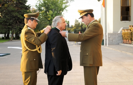 Autoridades del Ministerio del Interior reciben “Condecoración Carabineros de Chile”