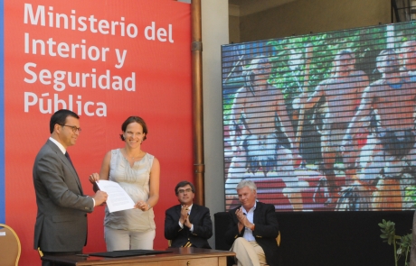 Ministro Hinzpeter anuncia acuerdo total en Isla de Pascua: Hotel Hanga Roa se traspasa a fundación dirigida por comunidad Rapa Nui