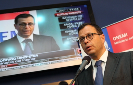 Ministro Hinzpeter levantó Alarma de tsunami en Isla de Pascua.