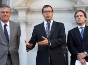 Ministro Rodrigo Hinzpeter anunció medidas para el partido de fútbol del 30 de abril