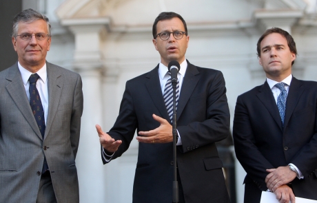 Ministro Rodrigo Hinzpeter anunció medidas para el partido de fútbol del 30 de abril