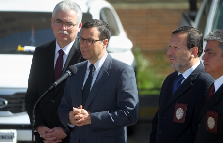 Ministro Hinzpeter inspeccionó decomiso de 241 kilos de cocaína base tras detención de banda de 14 narcotraficantes