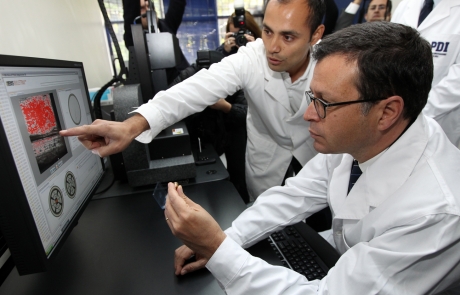 Ministro Rodrigo Hinzpeter visitó nuevo laboratorio de Criminalística de la PDI