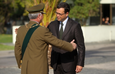 Ministro Hinzpeter participó en aniversario número 84 de Carabineros de Chile