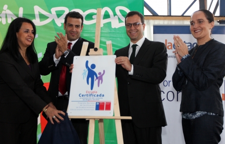 Ministro Hinzpeter encabezó lanzamiento de programa que previene consumo de alcohol y drogas en los colegios