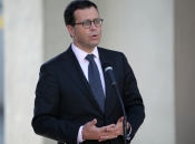 Ministro Rodrigo Hinzpeter anunció suspensión de uso de gases lacrimógenos