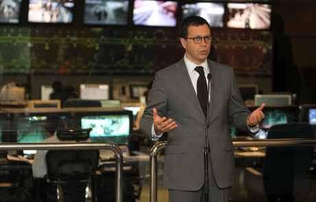 Ministro Hinzpeter destacó baja de la delincuencia en el Metro