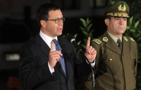 Ministro Rodrigo Hinzpeter destacó operativo de Carabineros que terminó con 103 detenidos