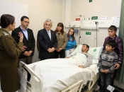 Ministro del Interior y Seguridad Pública visitó a carabinero herido en protesta