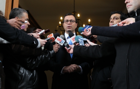 Ministro Hinzpeter anunció acciones legales contra responsables de atentado incendiario en Ercilla