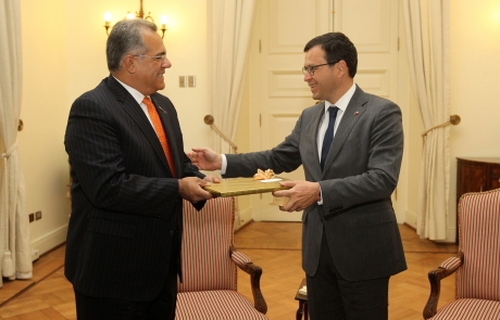 Ministro del Interior y Seguridad Pública recibe a delegación de Honduras