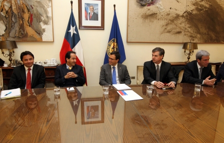 Ministro Hinzpeter se reúne con alcaldes RN y UDI de la Región Metropolitana