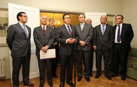 Ministro Rodrigo Hinzpeter asiste a sesión de comité ejecutivo de la CPC