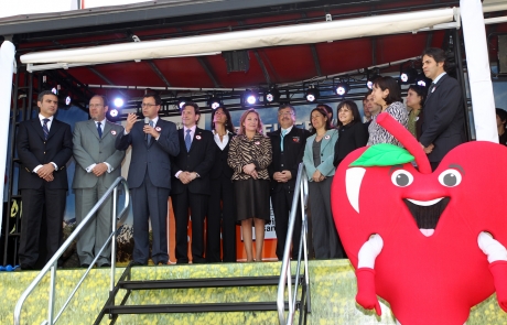 Ministro Hinzpeter participa en lanzamiento de gira Elige Vivir Sano