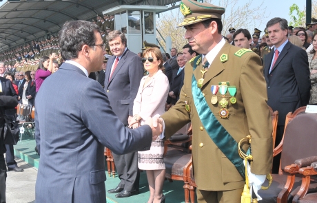Ministro Rodrigo Hinzpeter asiste a ceremonia de Cambio de mando de Carabineros de Chile