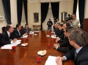 Gobierno se reunió con directiva de la UDI para analizar reformas políticas