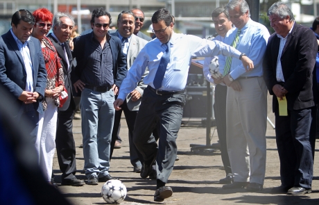 Ministro Hinzpeter visitó comisaría en Concepción y dio el vamos a reconstrucción del Estadio El Morro de Talcahuano
