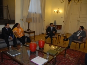 Ministro Hinzpeter y representantes del Pueblo Rapa Nui dan nuevo impulso al trabajo conjunto para Isla de Pascua