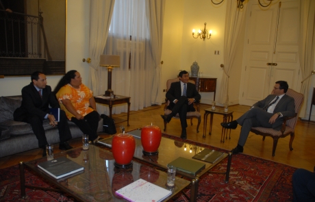 Ministro Hinzpeter y representantes del Pueblo Rapa Nui dan nuevo impulso al trabajo conjunto para Isla de Pascua