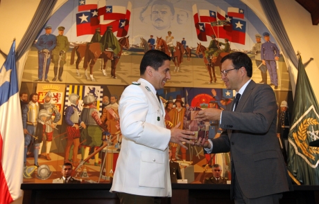 Ministro Hinzpeter presidió acto de egreso de oficiales de Carabineros en Academia de Ciencias Policiales