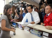 Ministro Hinzpeter interpuso querella criminal invocando la ley Antiterrorista tras muerte de brigadistas en Carahue