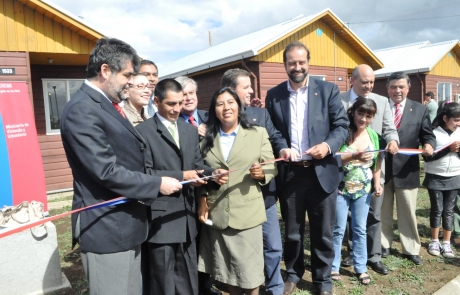 Ministro del Interior y Seguridad Pública (s) participa en la entrega de 100 viviendas a familias de Río Bueno