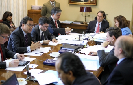 Ministro Rodrigo Hinzpeter asistió a sesión de la Comisión de Constitución, Legislación y Justicia del Senado