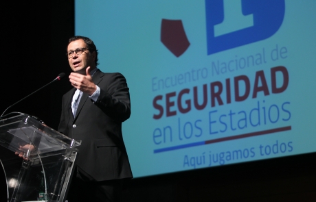 Ministro Hinzpeter inauguró Primer Encuentro Nacional de Seguridad en los Estadios