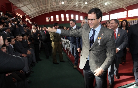 Ministro Hinzpeter inauguró las nuevas instalaciones de la Escuela Alborada de Loncoche