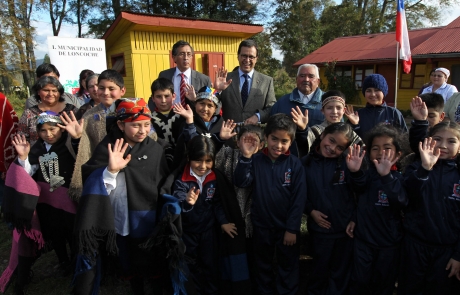 Ministro Hinzpeter comparte jornada con la comunidad mapuche de Cuno