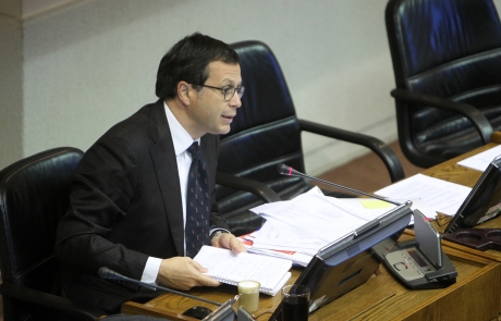 Ministro Hinzpeter expuso durante aprobación en el Senado de proyecto de ley que crea Registro de Prófugos