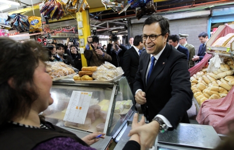 Ministro Rodrigo Hinzpeter explicó en Talca importancia de Bono Solidario de Alimentos