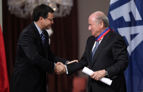 Vicepresidente de la República entregó condecoración de la Orden Bernardo O’Higgins a Joseph Blatter