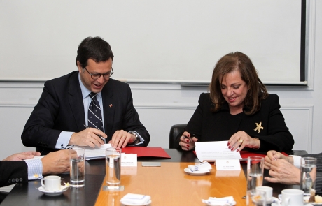 Ministro Hinzpeter firmó con Argentina acuerdo de cooperación para combatir el crimen organizado