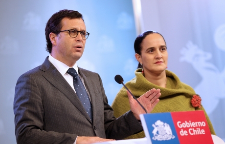 Ministro Rodrigo Hinzpeter y Directora del Senda lanzan campaña de prevención del consumo de drogas