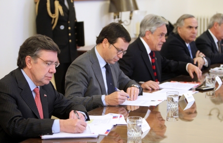 Ministro Hinzpeter destacó alcances de estrategia social para La Araucanía anunciada por Presidente Piñera