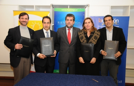 Subsecretario del Interior firma convenio de Asistencia al Migrante Vulnerable con  los municipios de Santiago, Recoleta y Estación Central y  el Servicio Jesuita