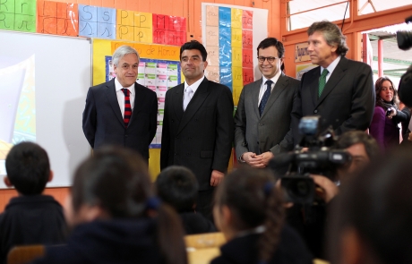 Presidente Piñera y ministro Hinzpeter firman proyecto de ley sobre prevención en consumo de drogas y alcohol