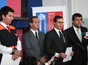 Ministro Hinzpeter descartó alerta de tsunami en costas chilenas tras terremoto en Costa Rica