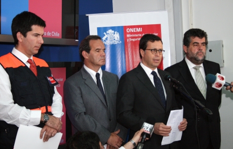 Ministro Hinzpeter descartó alerta de tsunami en costas chilenas tras terremoto en Costa Rica