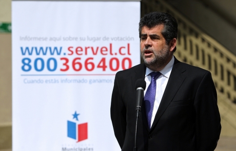 Subsecretario del Interior visitó tradicional escuela santiaguina que debutará este año como local de votación