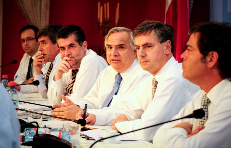 Vicepresidente Chadwick se reúne con intendentes para coordinar trabajo regional en terreno