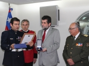 Subsecretario Ubilla recibe condecoración de Bomberos y anuncia aumento de presupuesto para la institución