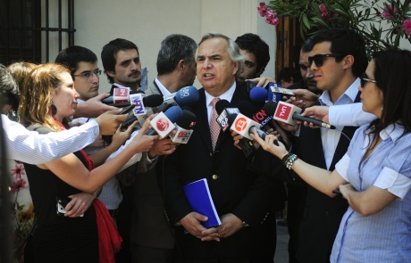 Ministro Andrés Chadwick reitera importancia de aplicar la ley antiterrorista en reunión con presidente de todas las fuerzas políticas del país