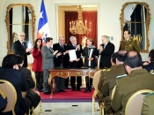 Gobierno firma proyecto de ley que aumenta protección y beneficios a las fuerzas policiales