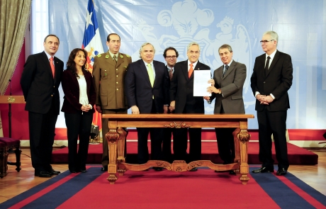 Gobierno firma Proyecto de Ley que establece control preventivo de identidad por parte de Carabineros