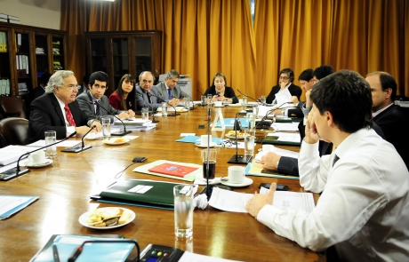 Ministro del Interior critica postura de la Concertación al rechazar sanciones contra encapuchados