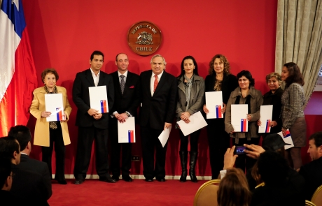 Gobierno entrega cartas de nacionalización a 138 nuevos compatriotas