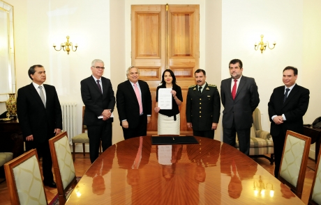 Interior y Justicia firman acuerdo para que PDI y Gendarmería coordinen expulsión de extranjeros condenados