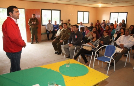Autoridades informan sobre proyecto de Agua Potable Rural a vecinos de Los Clonquis, Monte Patria